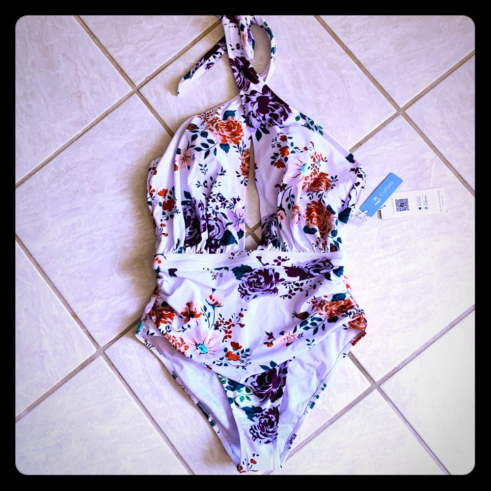 NWT Cupshe 1 piece floral swimsuit size L